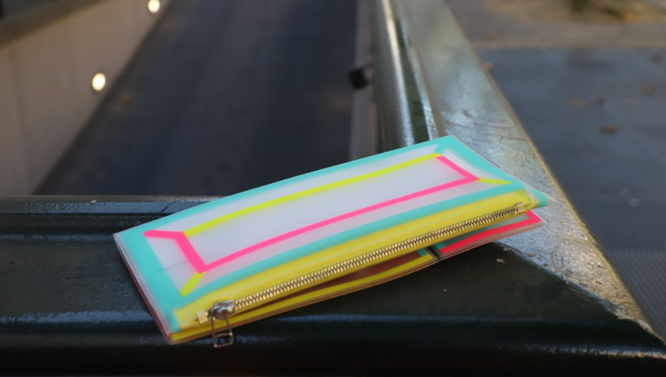 TRAVEL WALLET - COLORFUL LINING